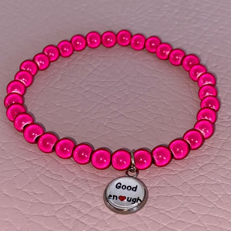 6 mm perler armbånd m/anheng_Rosa