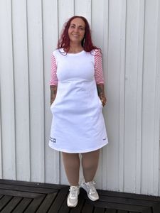 Hovedbilde Til pynt❤️ Hvit jeanskjole med rosa ermer