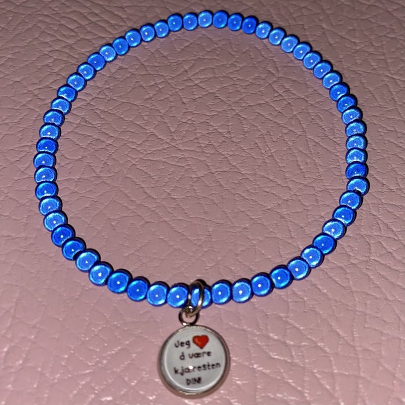 4 mm perler armbånd m/anheng_blått